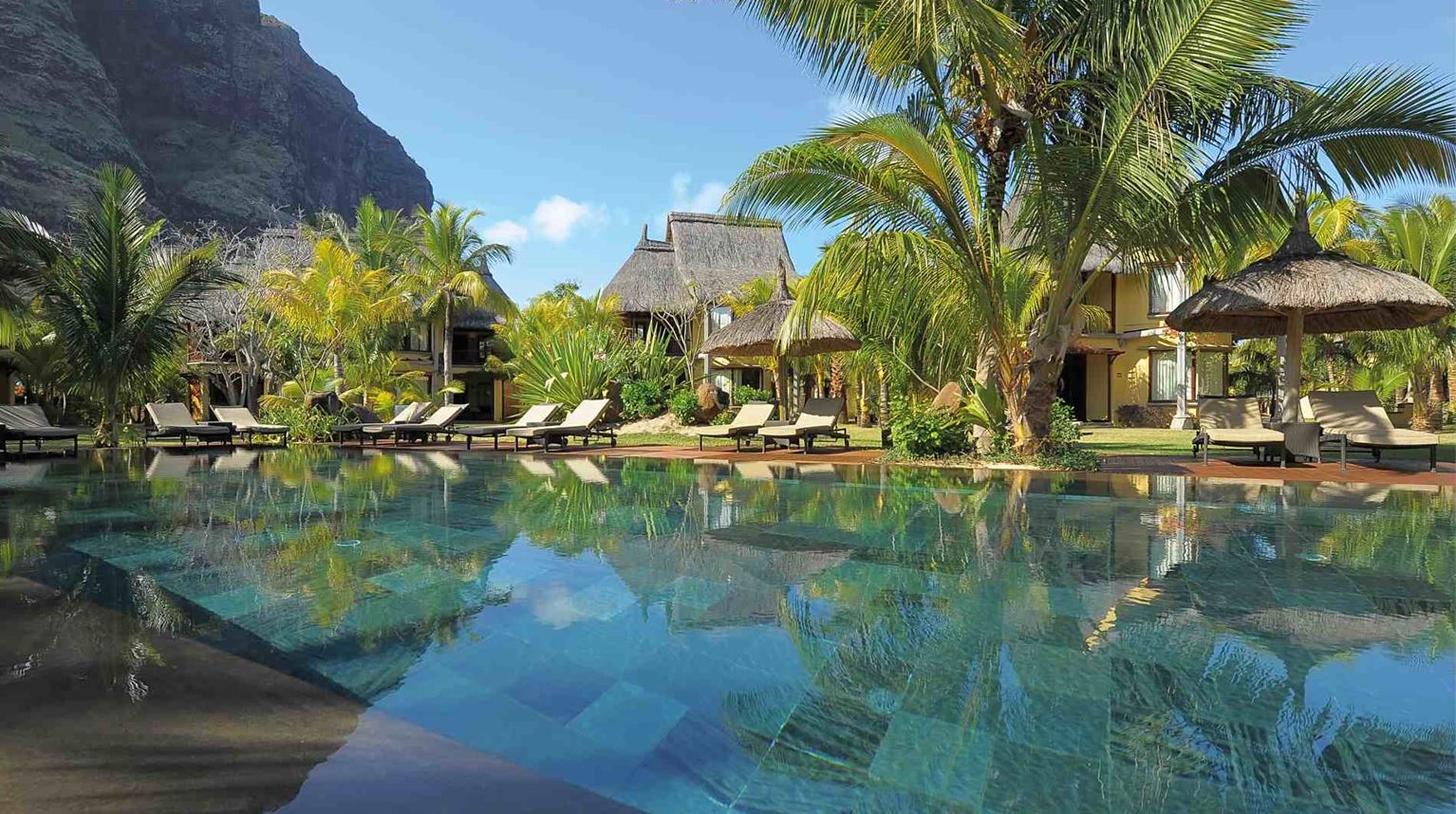 Rejser til Mauritius, Dinarobin Beachcomber Golf Resort & Spa, Det store poolområde 