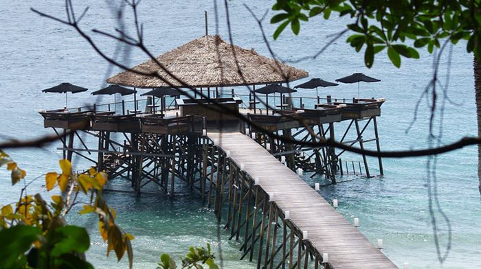 malaysia-tioman-island-jamala-resort-restaurant-på-pæle-i-havet