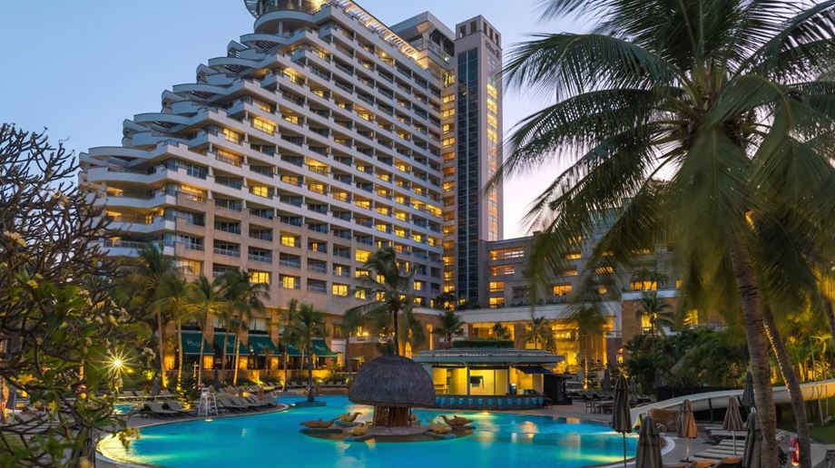 Thailand, Hua Hin, Hilton Hua Hin Resort & Spa, Pool View