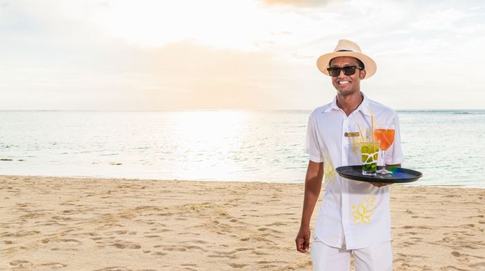 Rejser til Mauritius, Dinarobin Beachcomber Golf Resort & Spa, Kølige drinks på stranden