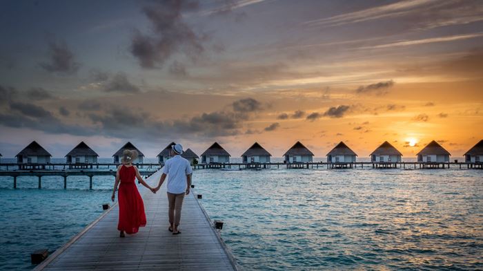 Rejser til Maldiverne, Centara Grand Island Resort & Spa, Solnedgang ved premium overwater villaerne