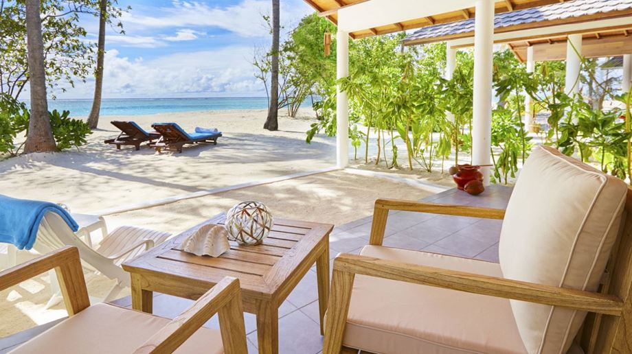 Rejser til Maldiverne, Innahura Maldives Resort, Terrassen foran en beach bungalow