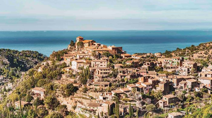 Spanien, Mallorca Deia, Udsigt over landsby