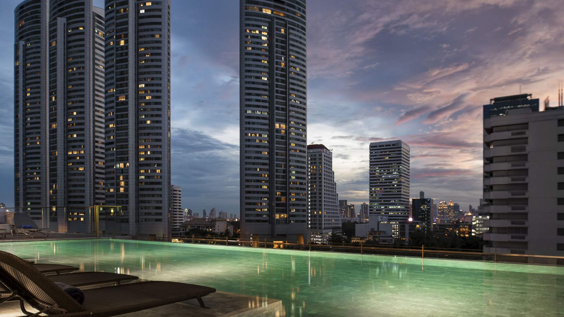 Thailand, Bangkok, Novotel Bangkok Sukhumvit 20,  Pool Evening