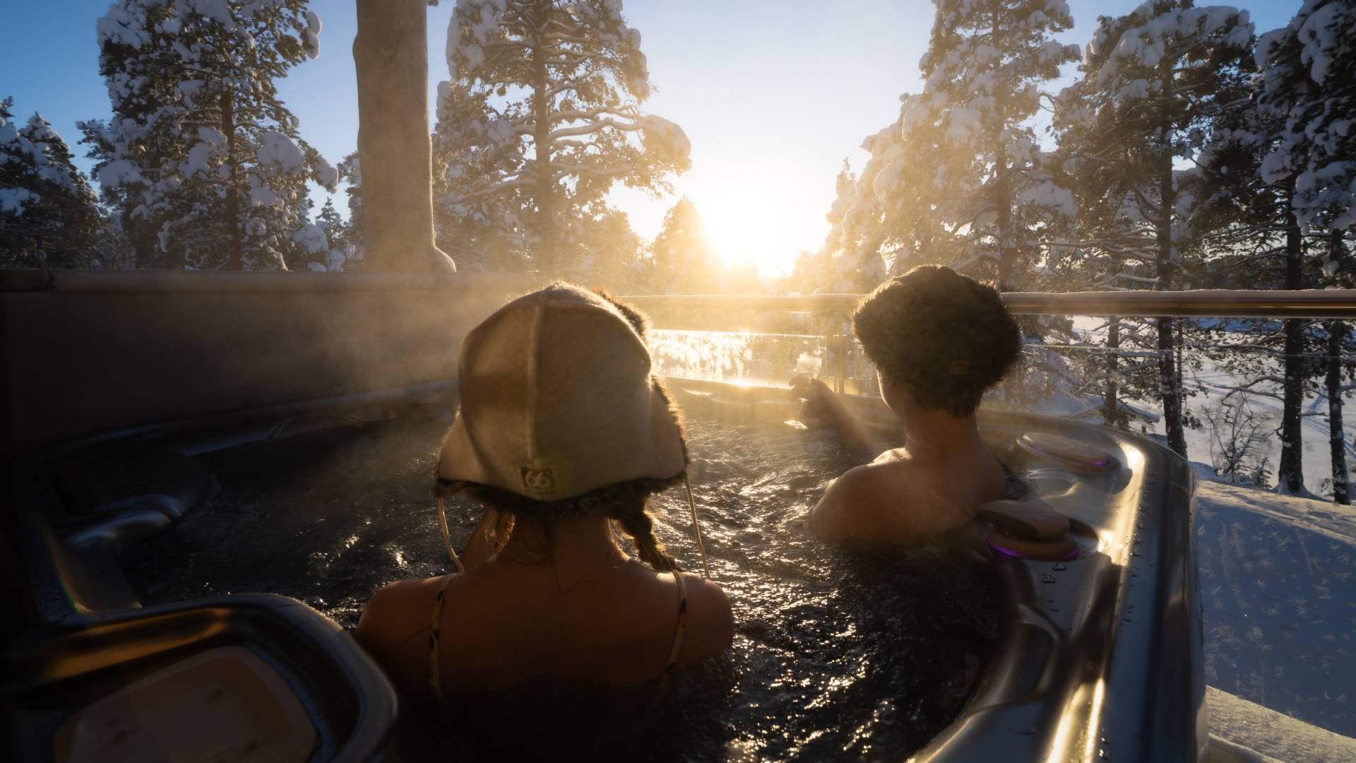 Finland, Finske Lapland, Nangu Wilderness Hotel, Panorama Log Cabin, Jacuzzi