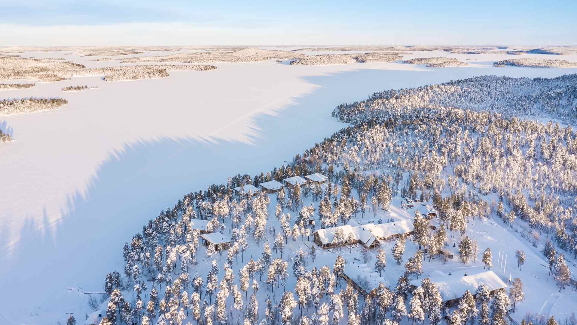 Finland, Finske Lapland, Nangu Wilderness Hotel, Sne, View Ovenfra, Snekl&aelig;dt Landskab
