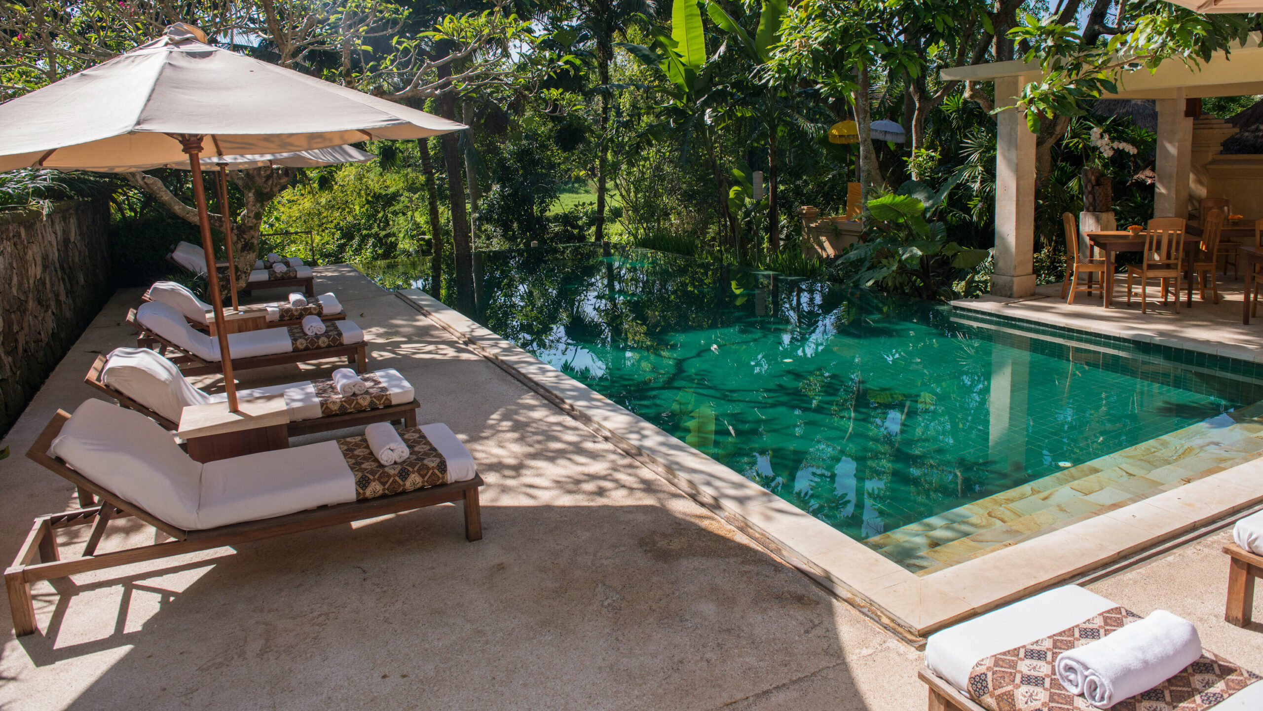 Indonesien Ubud Komaneka at Monkey Forest Pool