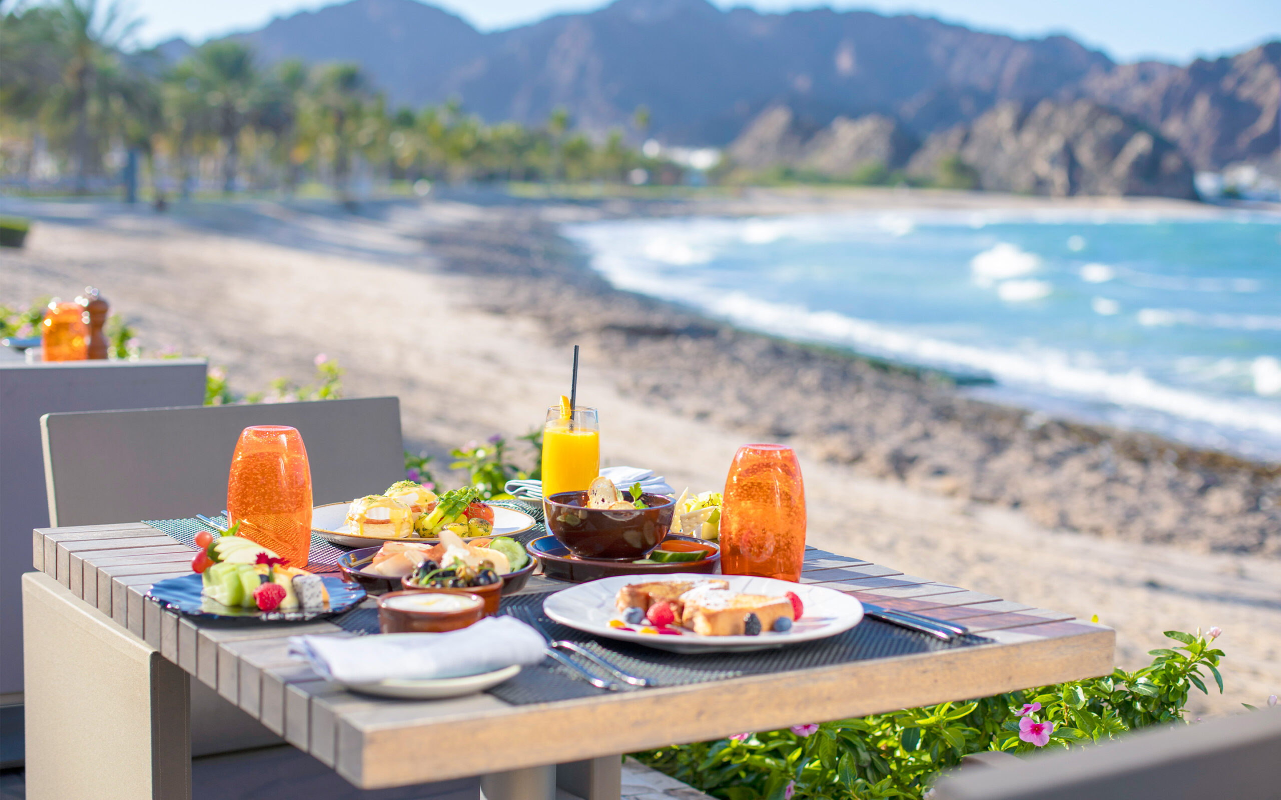 Oman Muscat Al Bustan Palace Ritz Carlton Hotel The Pavilion Bar Exterior Strand