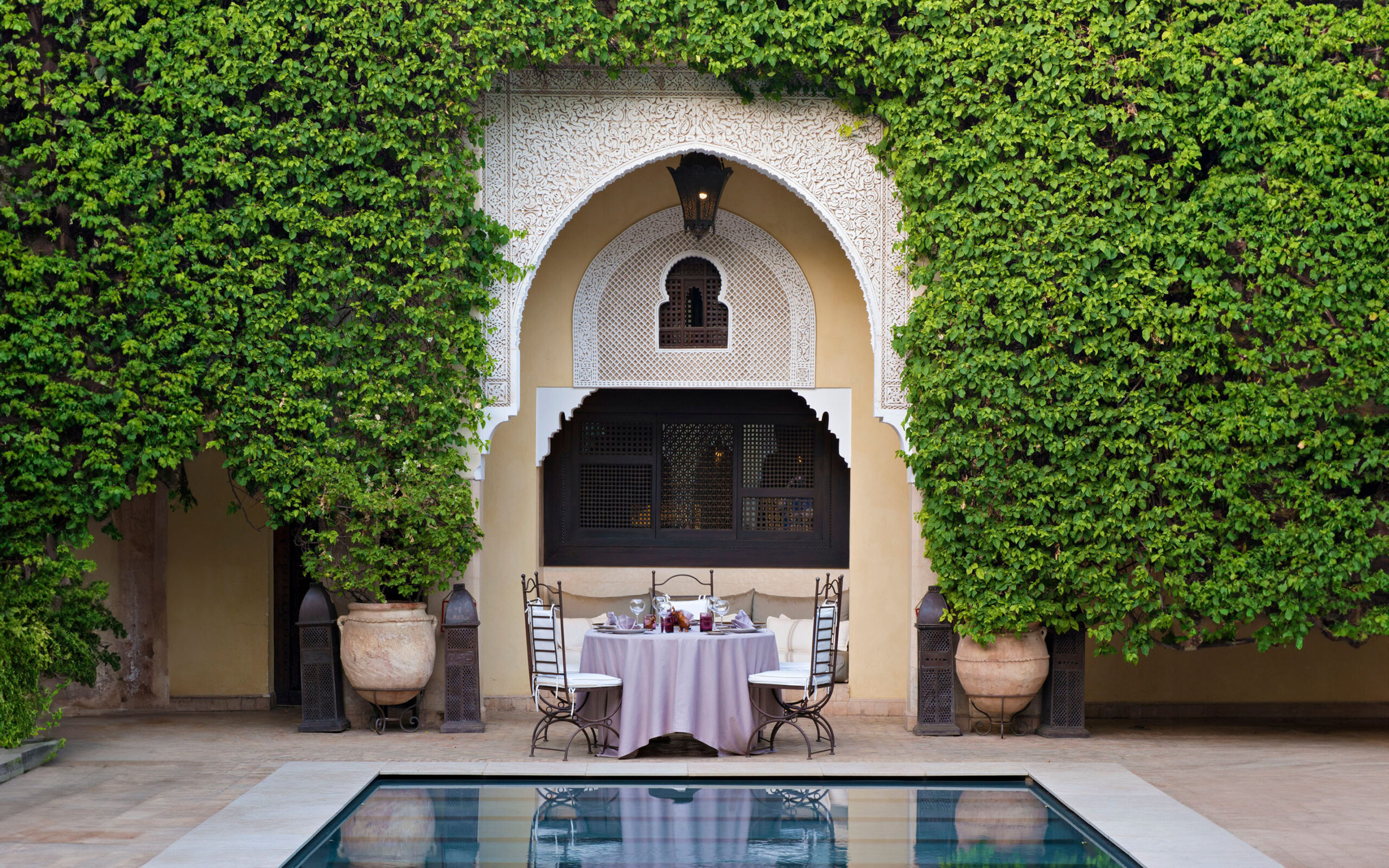 Marokko Marrakech Villa Orangers Pool Tall