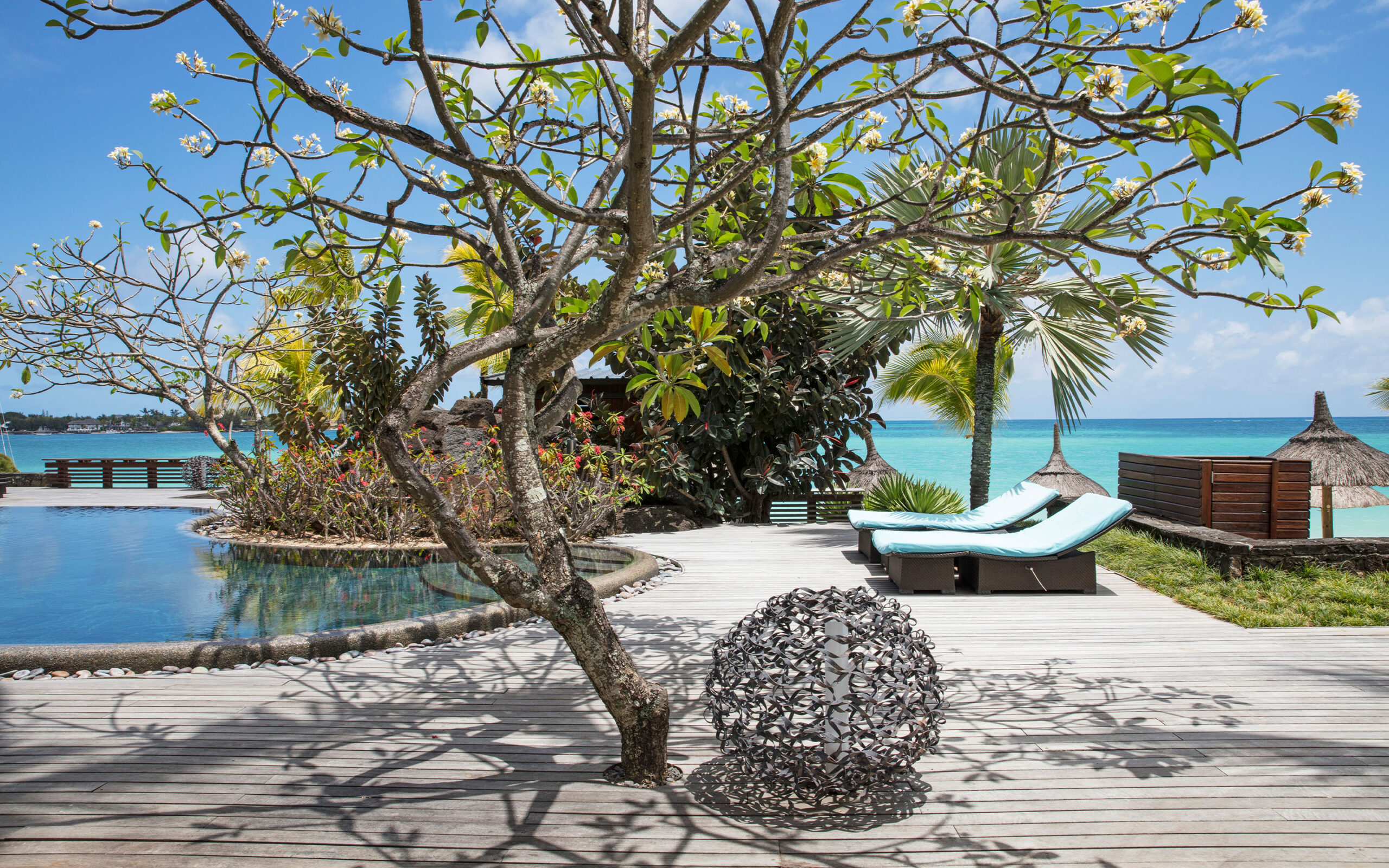 Mauritius Royal Palm Beachcomber Pool stemning