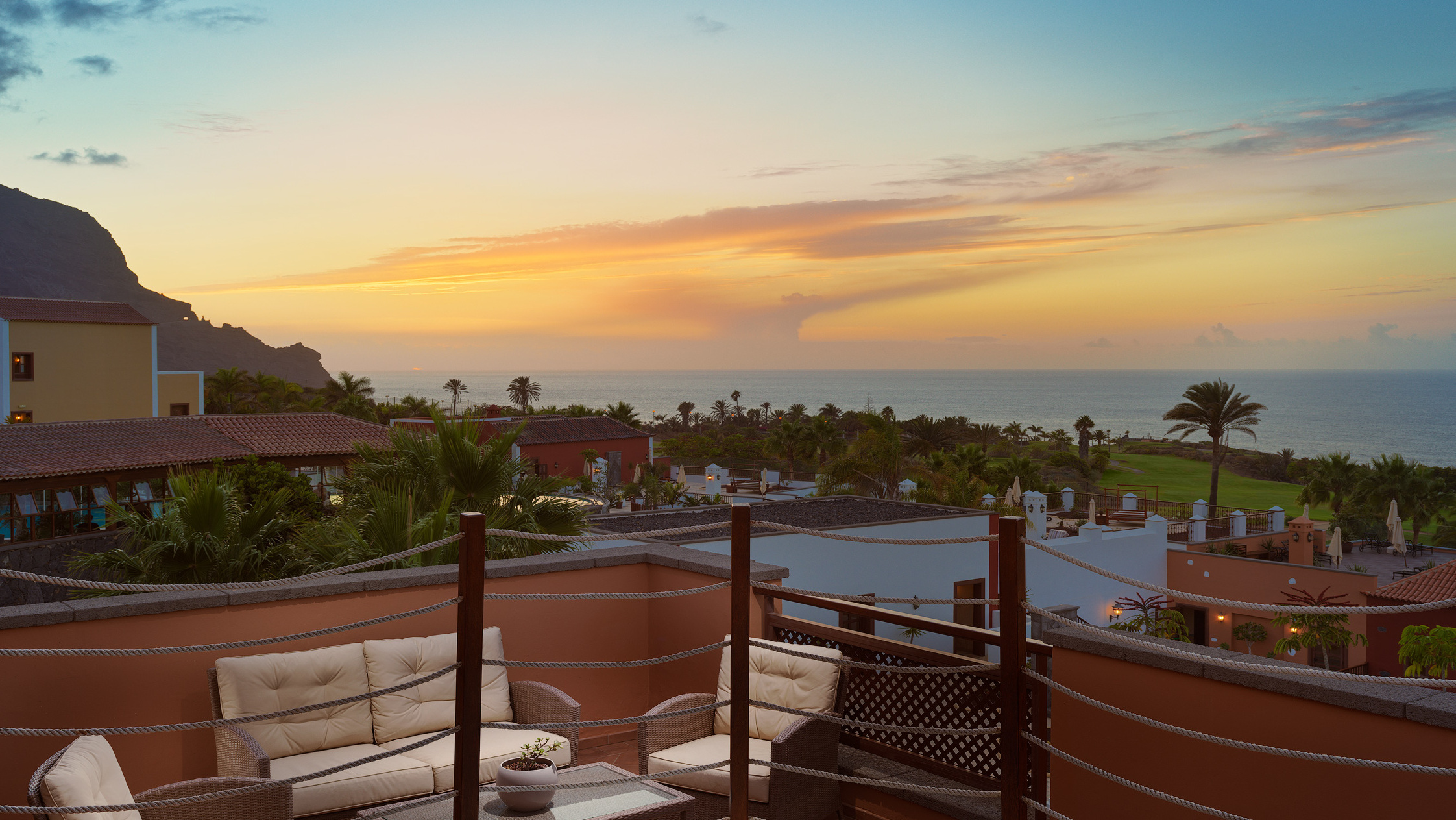 Spanien Tenerife Hacienda del Conde Terrasse Suite Solnedgang