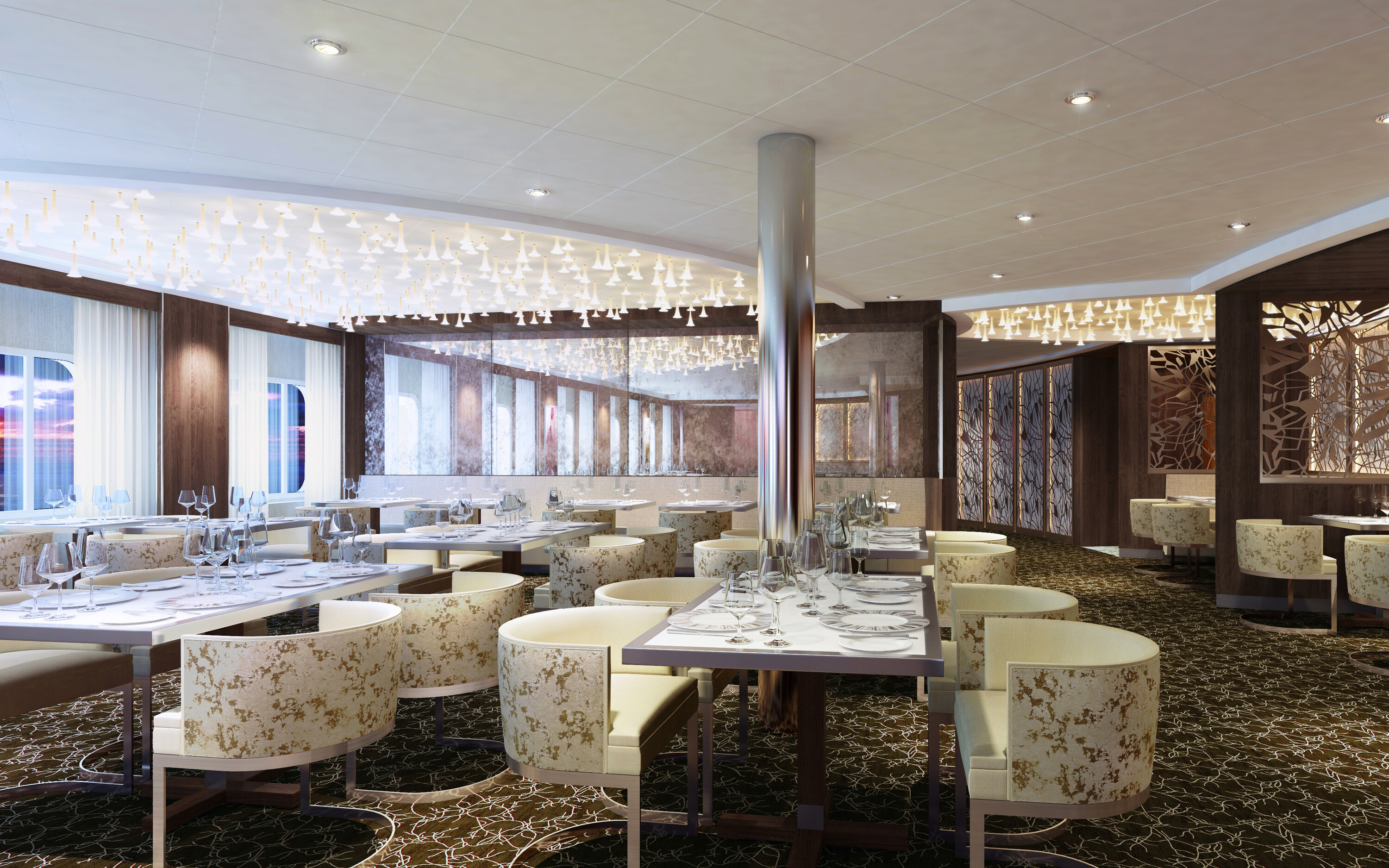 Luminae restaurant på Celebrity Solstice med elegant indretning og krystalkroner