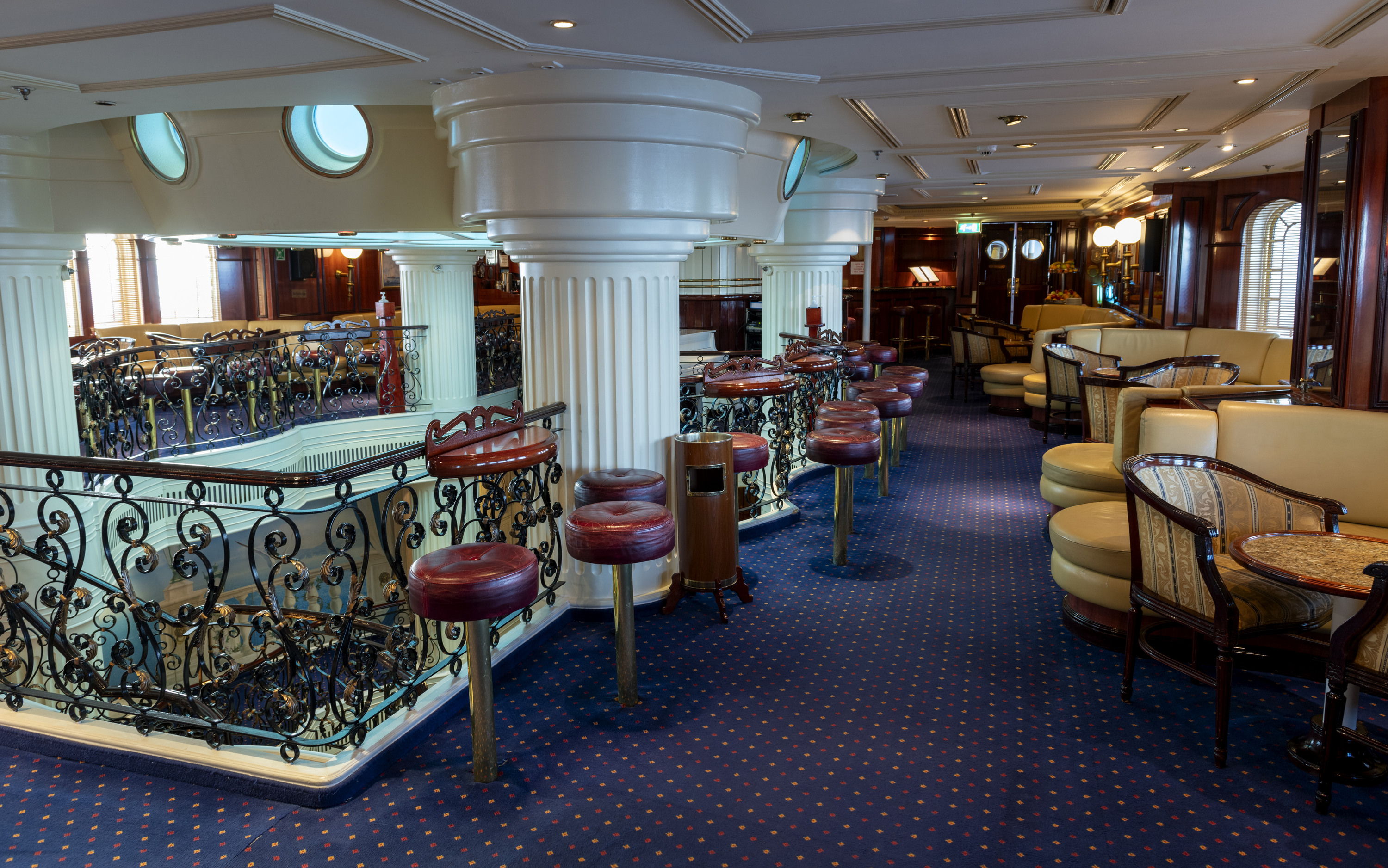 piano bar ajh1711