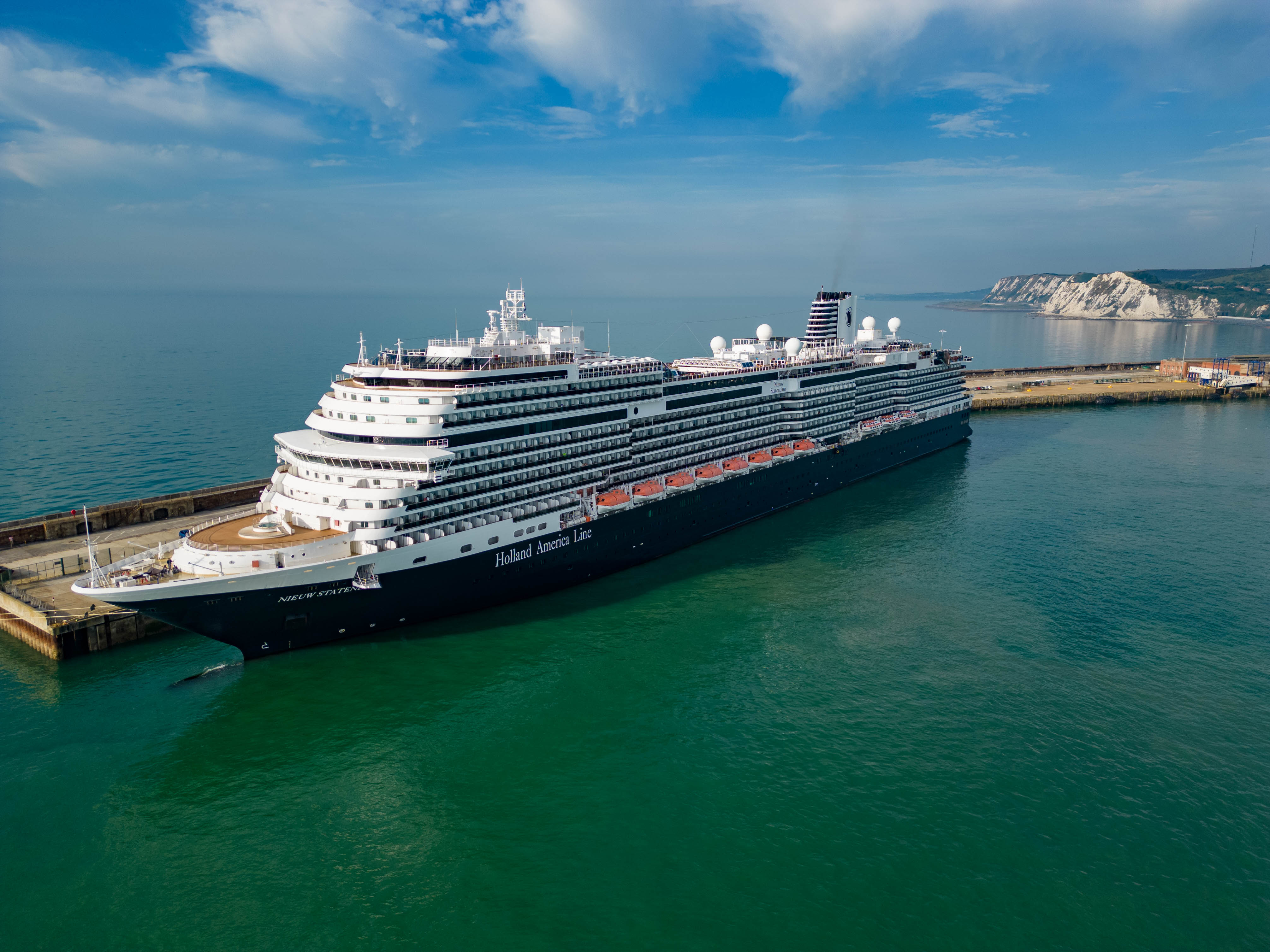 HAL Nieuw Statendam ved kaj i Dover