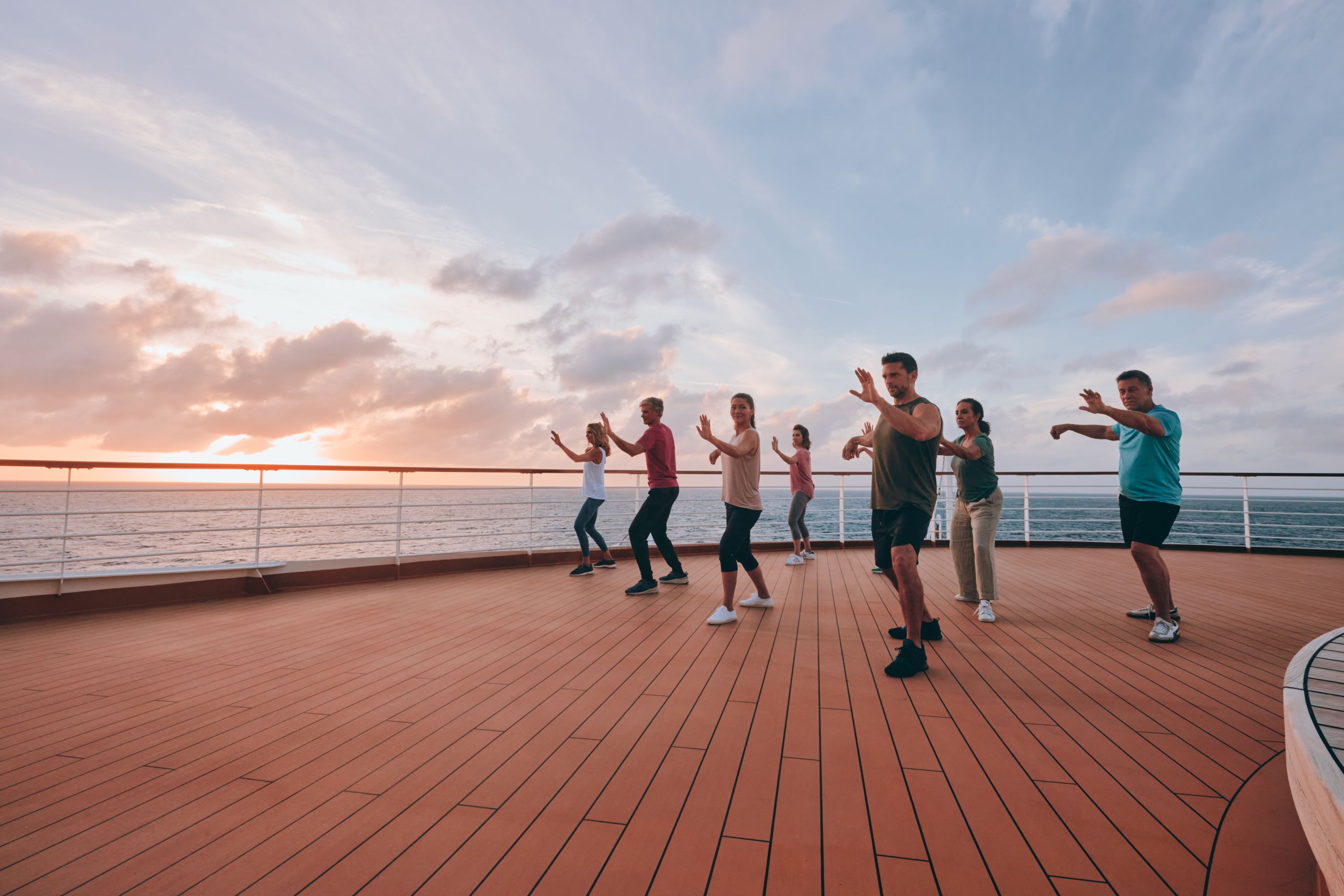 HAL_Nieuw-Statendam-skib Tai Chi på dækket