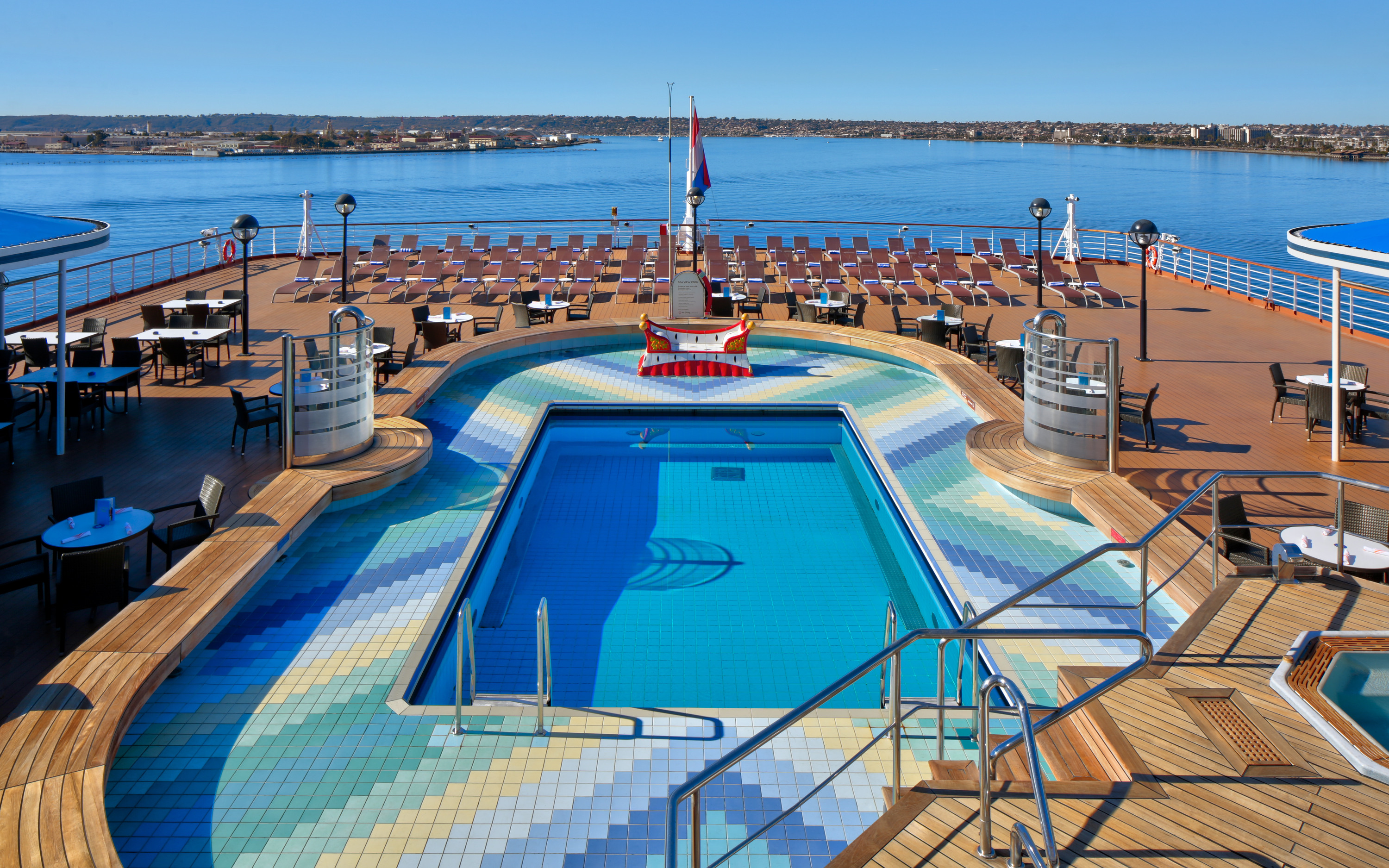 hal zuiderdam seaviewpool2r