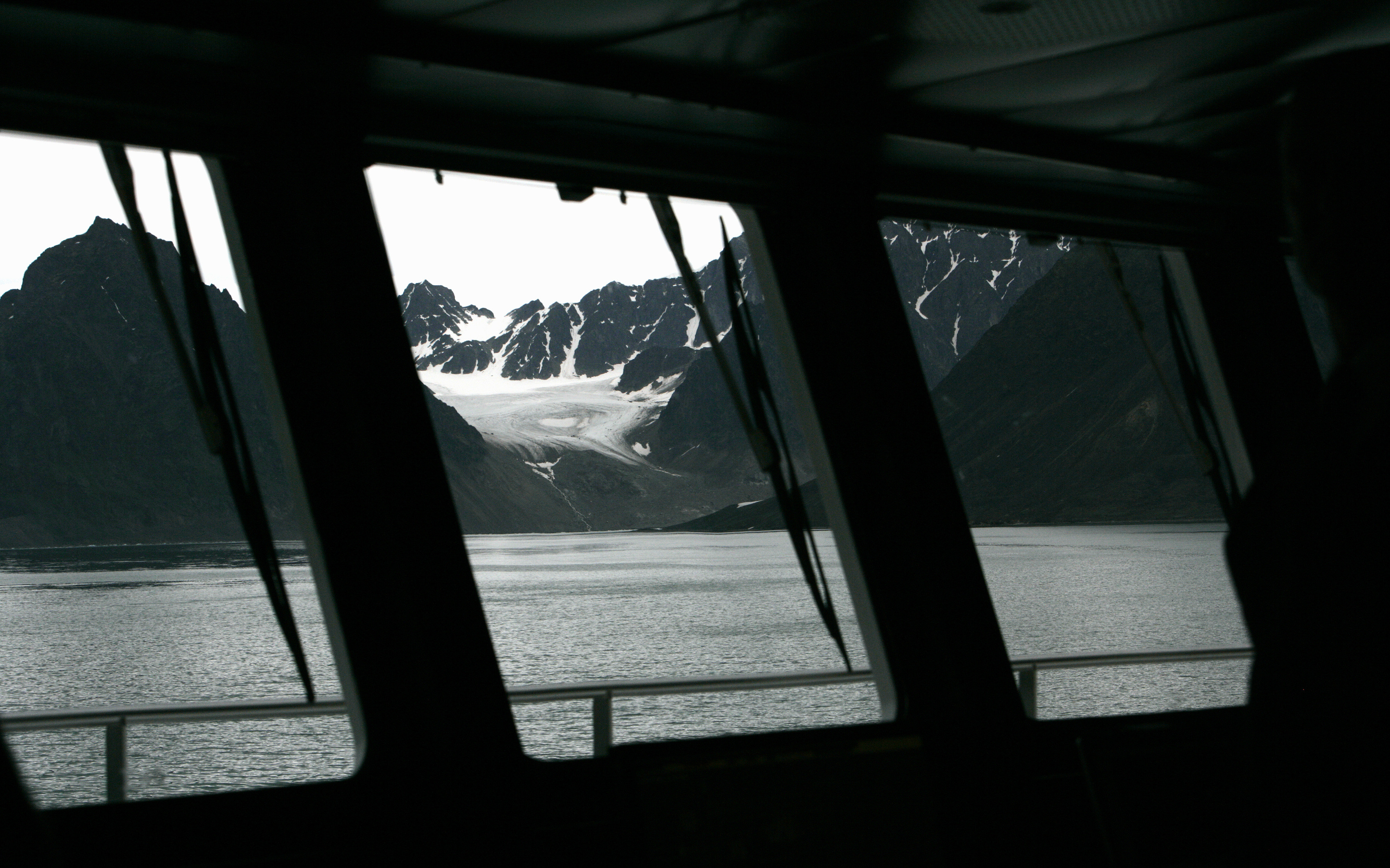 spitsbergen krossfjorden svalbard scaled