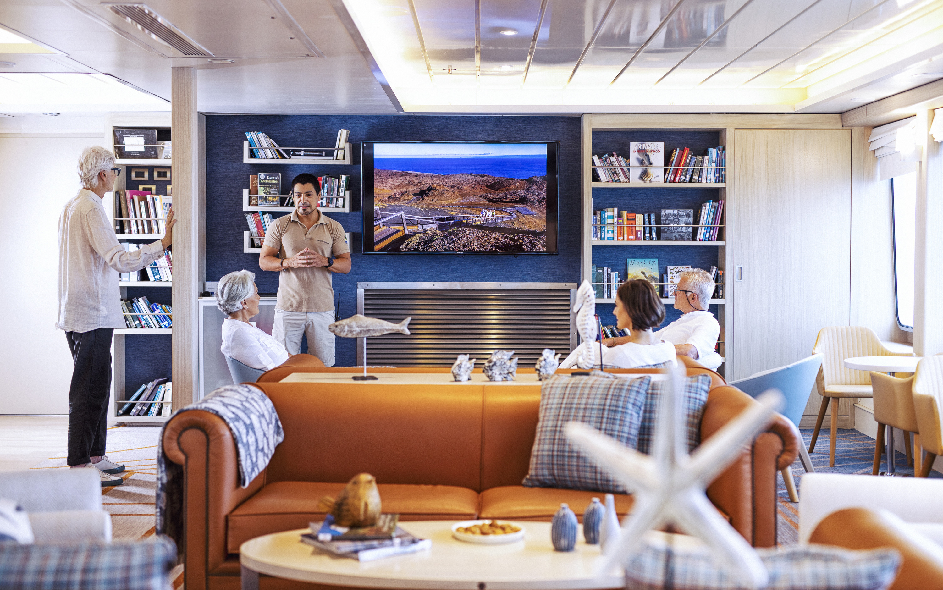 Bibliotek og foredragssal ombord på MS Santa Cruz II, Hurtigruten