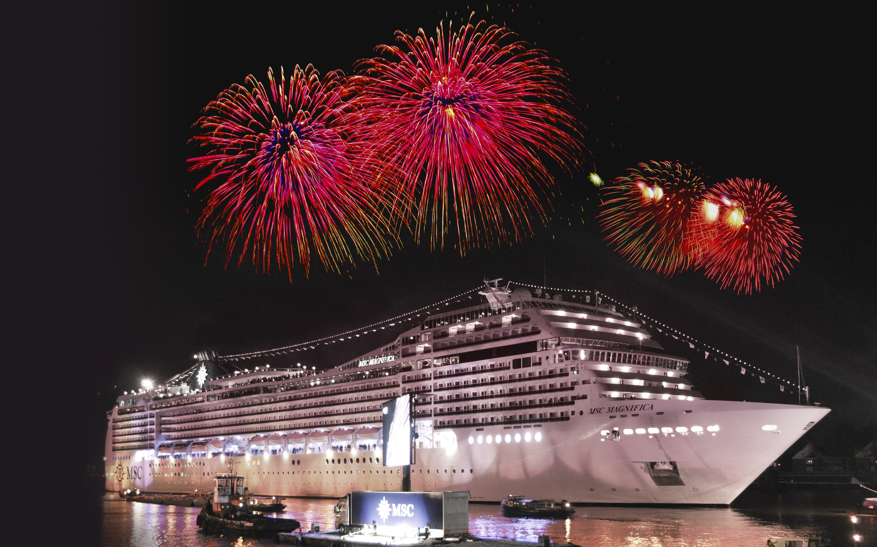 msc magnifica skib nat fireworks