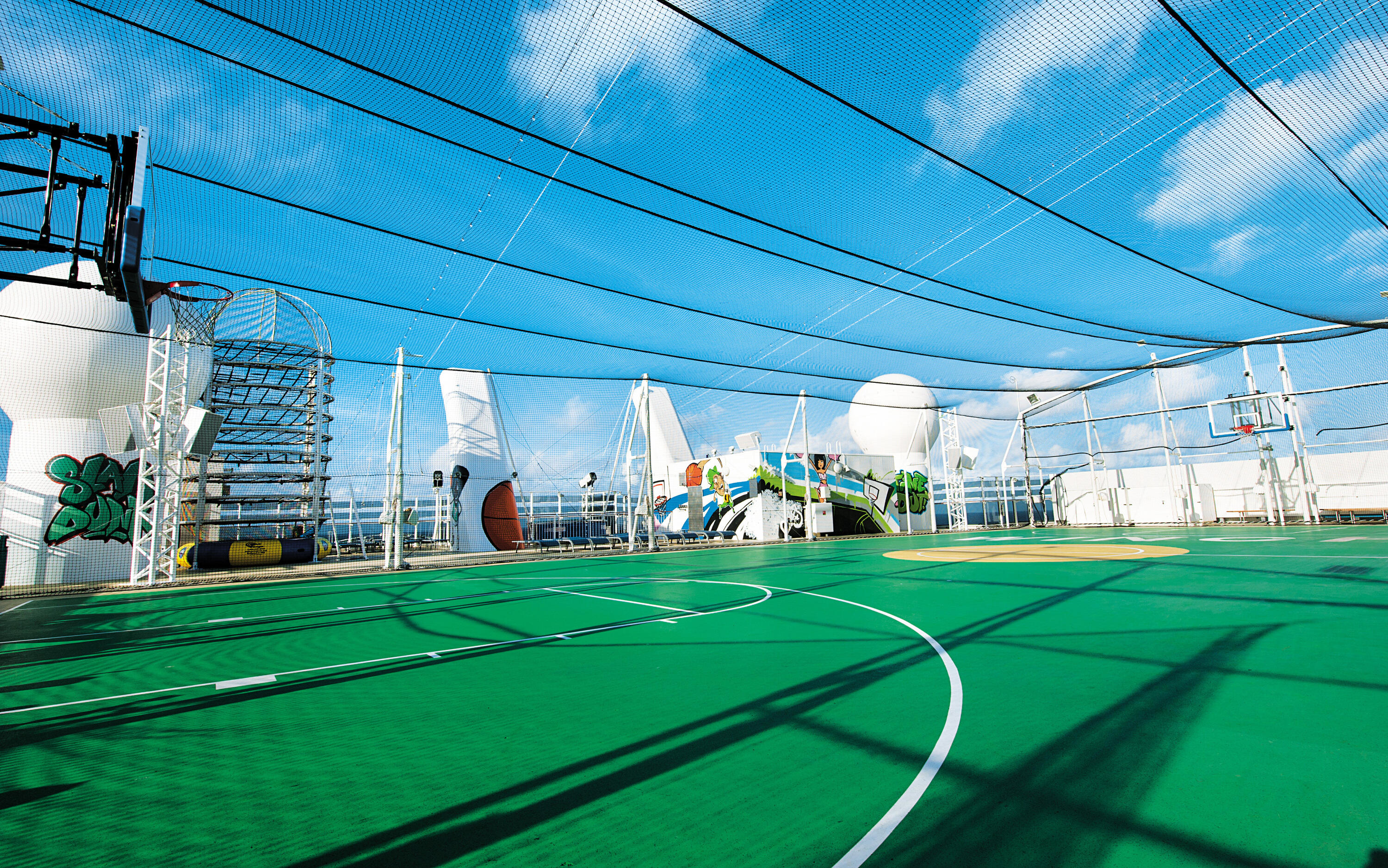 Sportsdæk ombord på Norwegian Epic krydstogtskibet