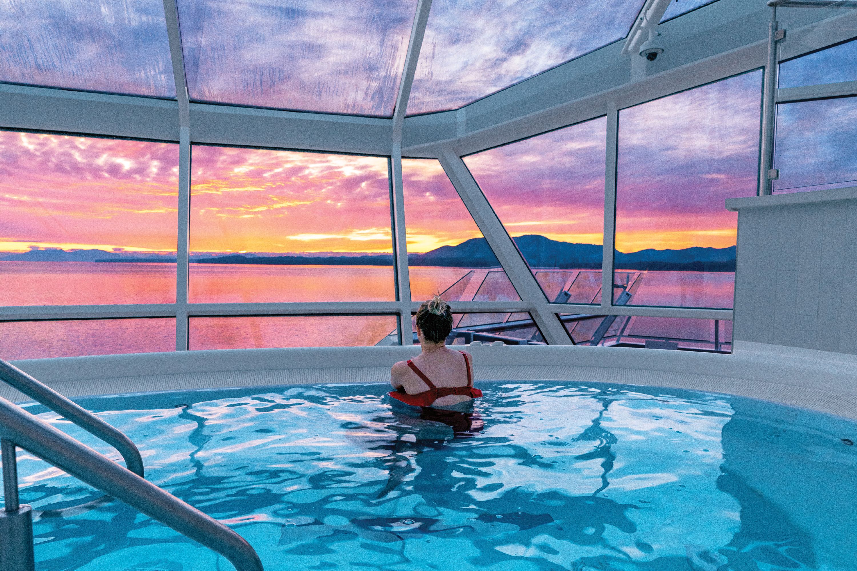 ovation the seas pool kvinde