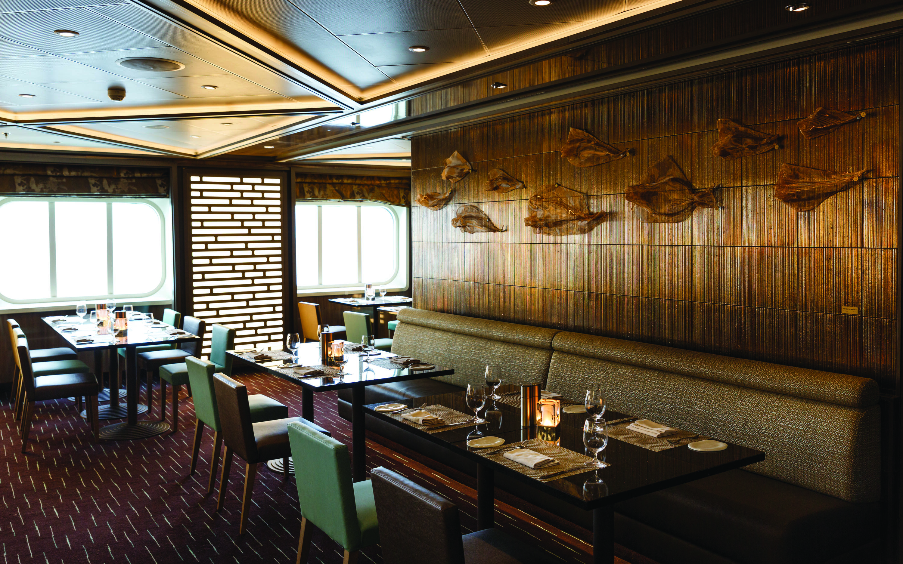 Indochine-specialrestaurant på Silver Spirit med moderne, asiatisk inspireret interiør