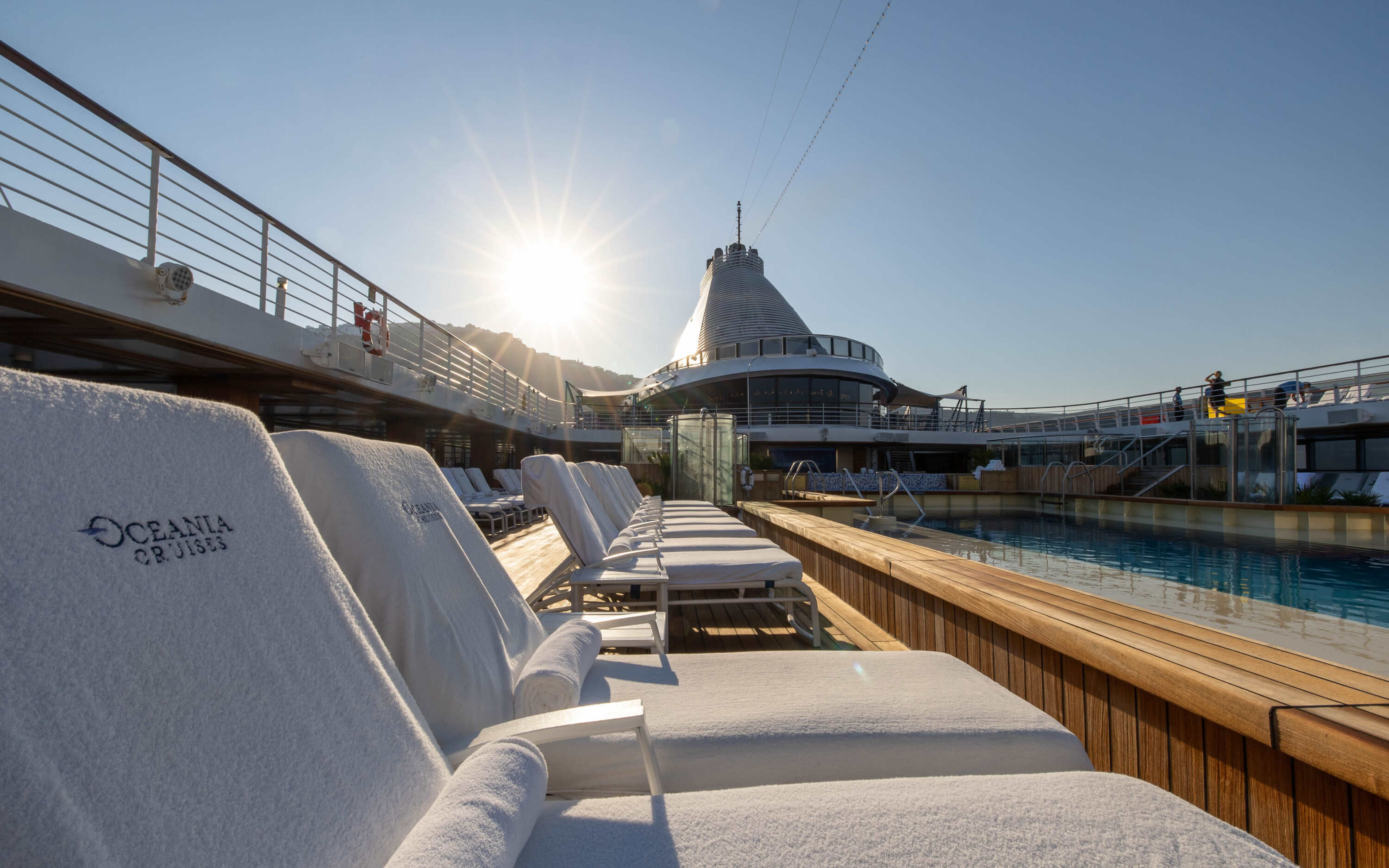 riviera pool deck solopgang