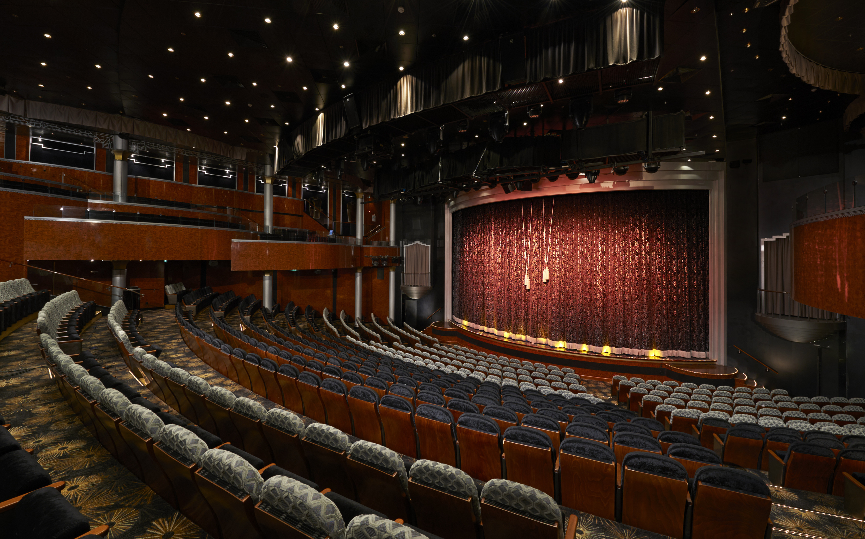 Stardust Theater ombord på Norwegian Dawn krydstogtskibet – showteater til søs